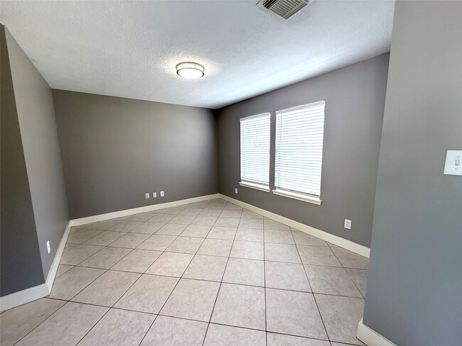 Building Photo - 10027 Farrell Dr