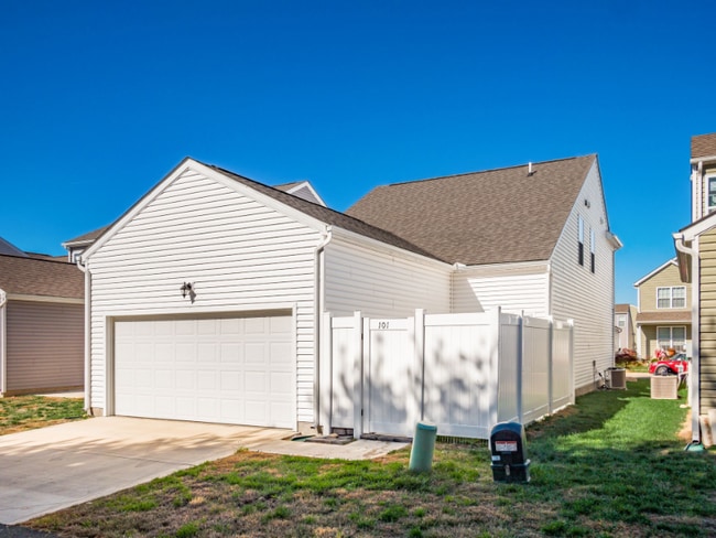 Building Photo - 101 Glenridge Dr