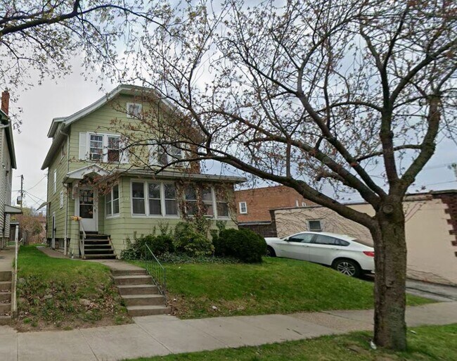 Building Photo - 72 Martinot Ave