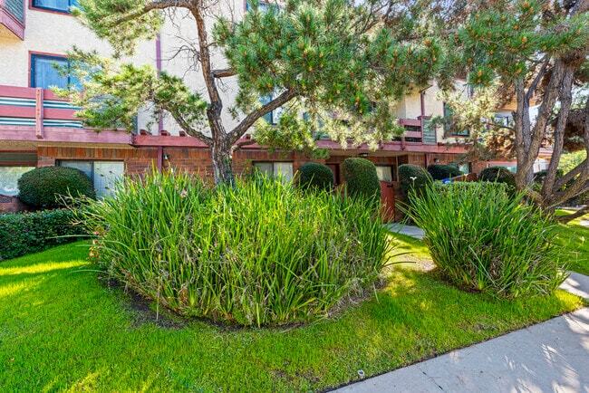 Building Photo - 4524 Tujunga Ave