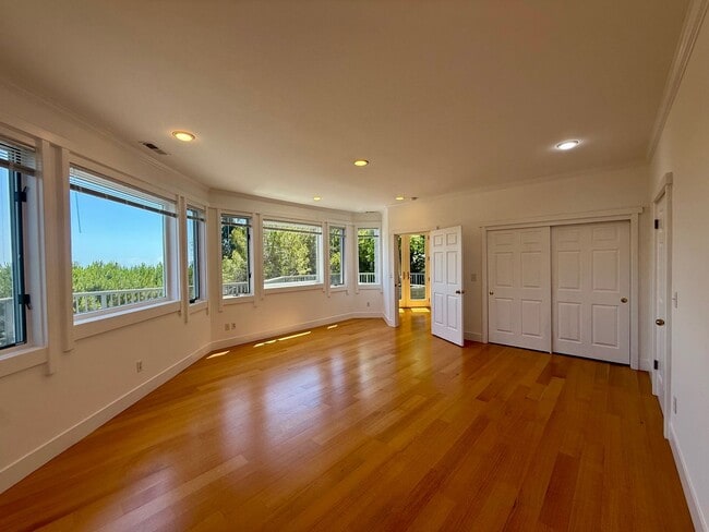 Building Photo - 51 Via Los Altos