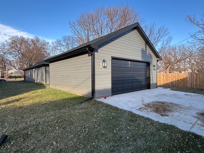 Building Photo - Stunning New Build in Central Manhattan! Available NOW!