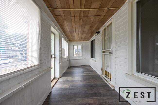 Building Photo - PRE LEASING! Beautiful 3 BEDROOM!