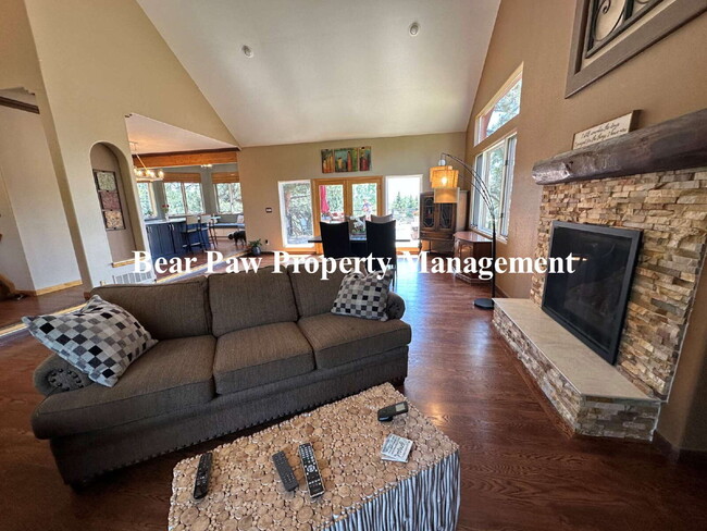Building Photo - Beautiful FURNISHED Home in Hiwan!!