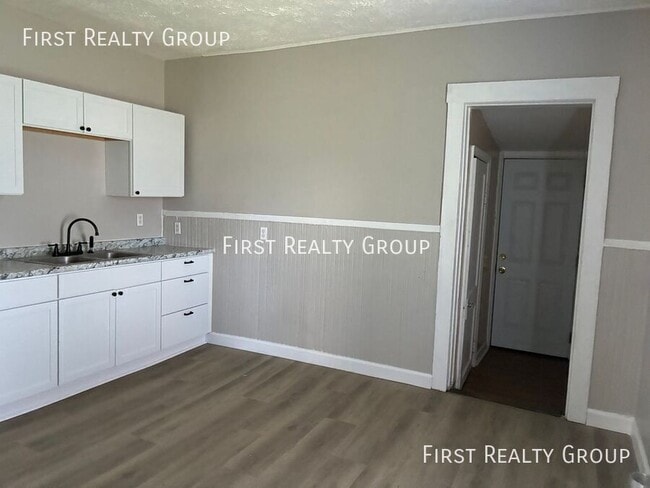 Building Photo - 451 Hunter Ave