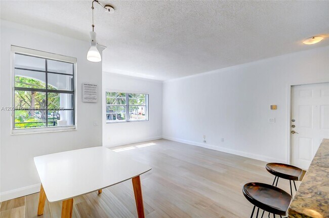 Building Photo - 3105 NE 184th St