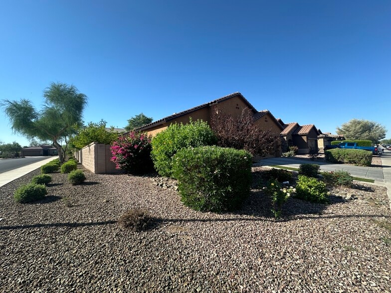 Building Photo - 10765 W Avenida del Rey