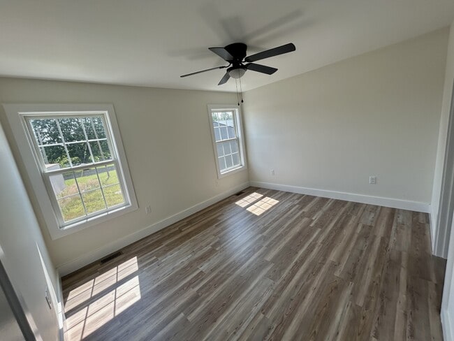 Building Photo - 112 State Hwy 1611