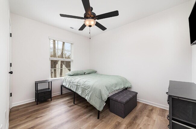 Building Photo - Comfortable & cozy Charlotte Townhouse 10 min from uptown