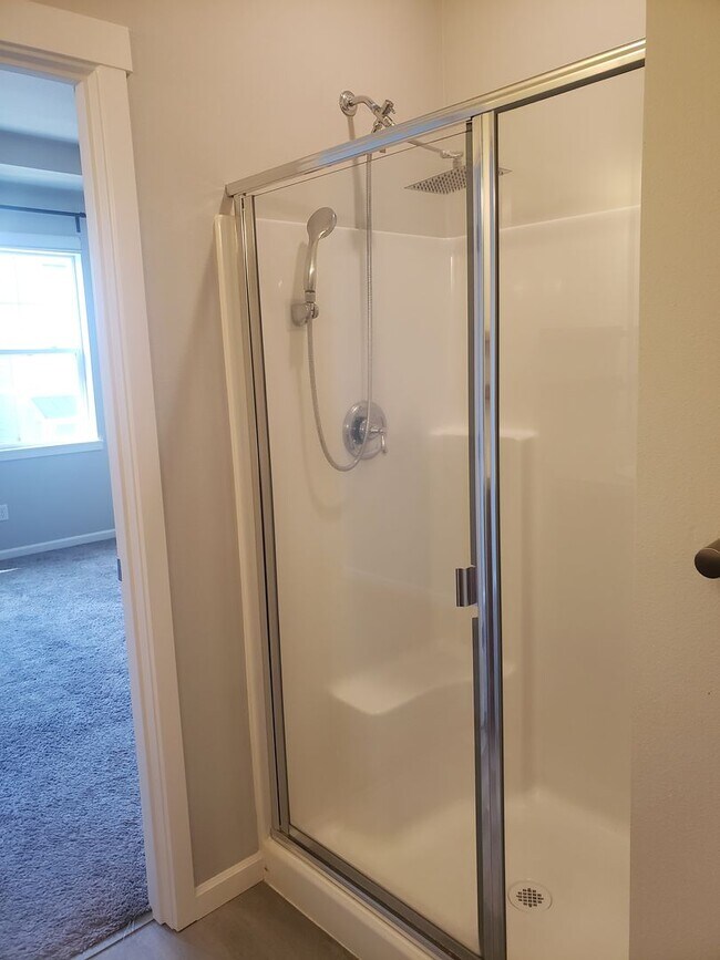 Building Photo - Reed's Crossing 2 bed/2.5 bath Townhome!