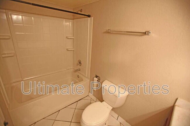 Building Photo - 1547 W Kerry Ln