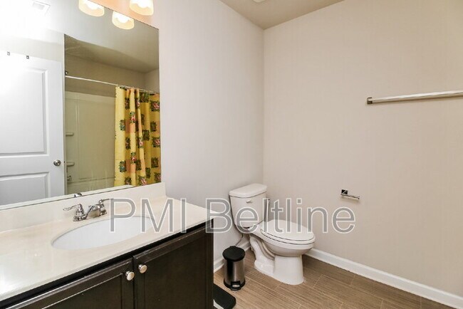 Building Photo - 1220 Hawthorne Tr