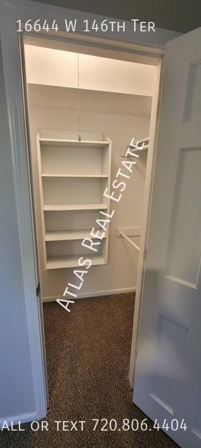 Building Photo - Exceptional home in Havencroft! 1.5 Story ...