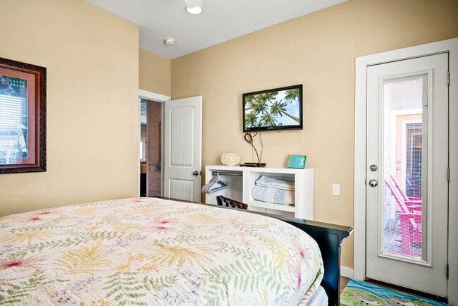 Building Photo - 2727 Eleventh Street-SI ID1023166P