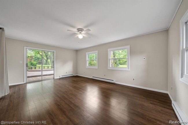 Building Photo - 126 Orchardale Dr