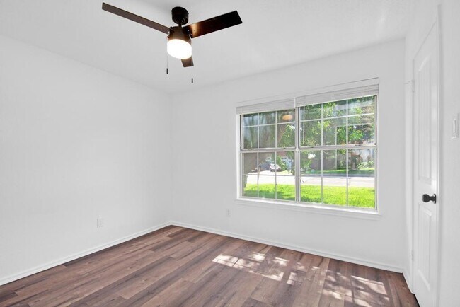 Building Photo - 2203 Lexfield Ln