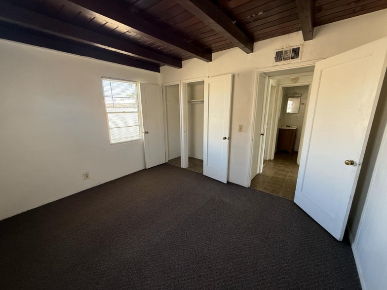 Building Photo - 5019 E 1st St