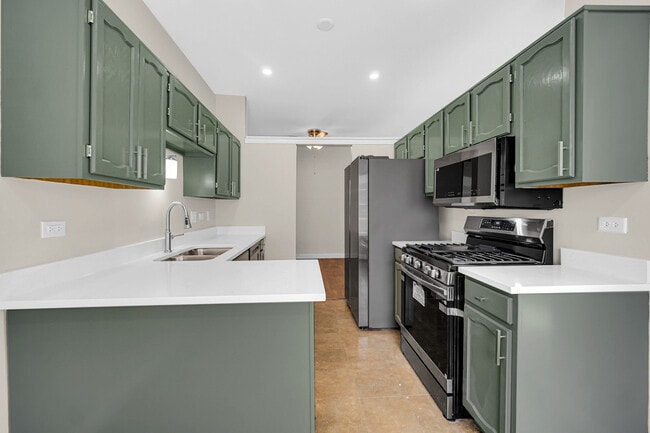 Building Photo - 1661 Commodore Ct