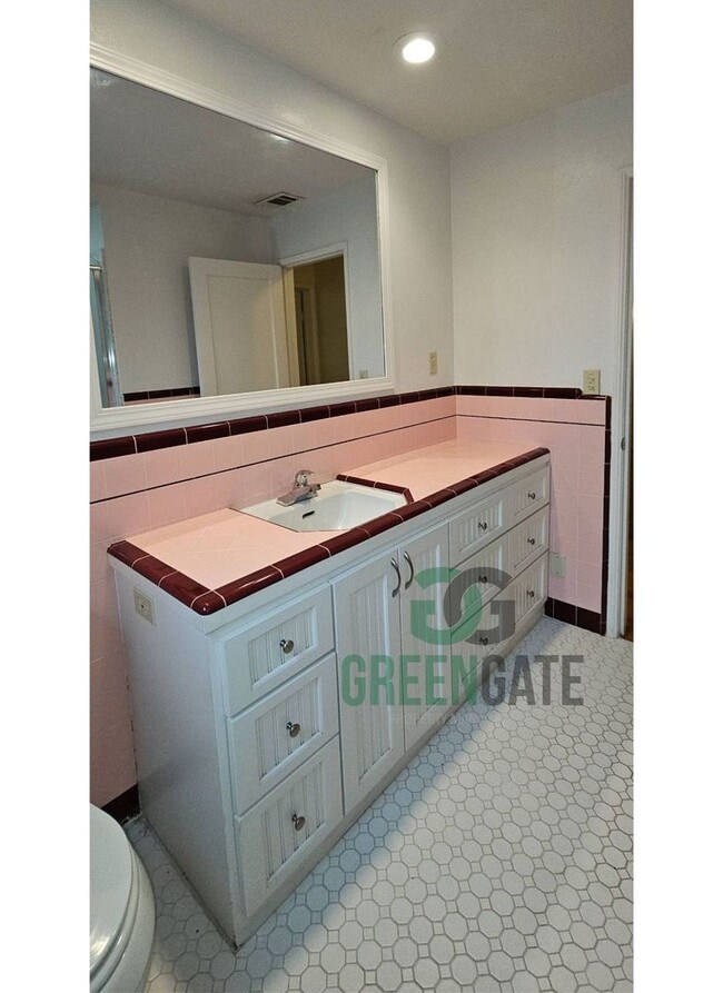 Building Photo - Lovely 2 Bedroom Home in Modesto AVAILABLE NOW!!