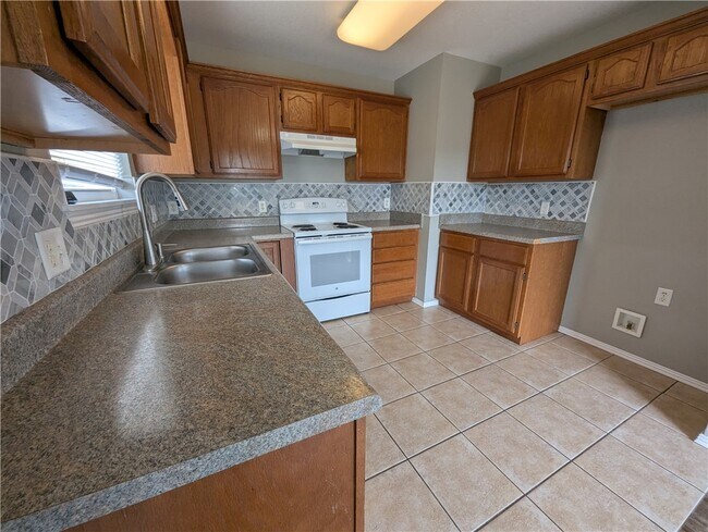 Building Photo - 802 Ash Ct