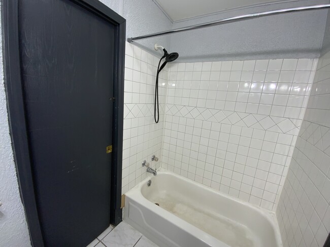 Building Photo - 921 Blue Ridge Dr