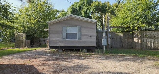 Building Photo - 405 Battlebell Rd