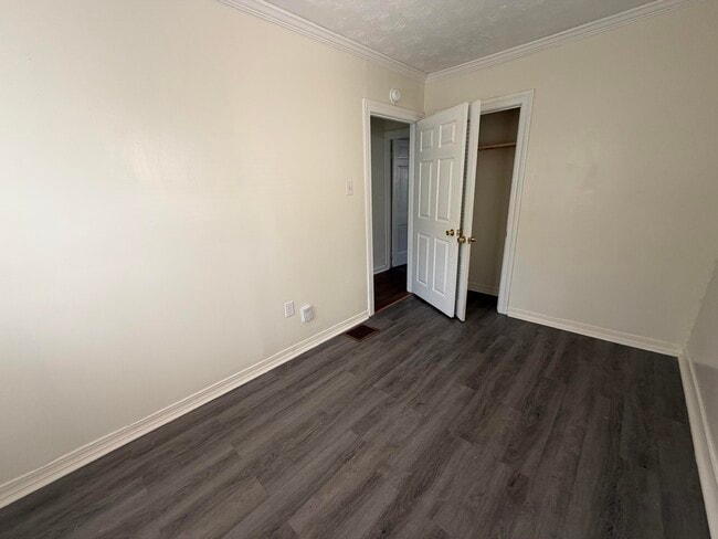 Building Photo - 203 W Elm St