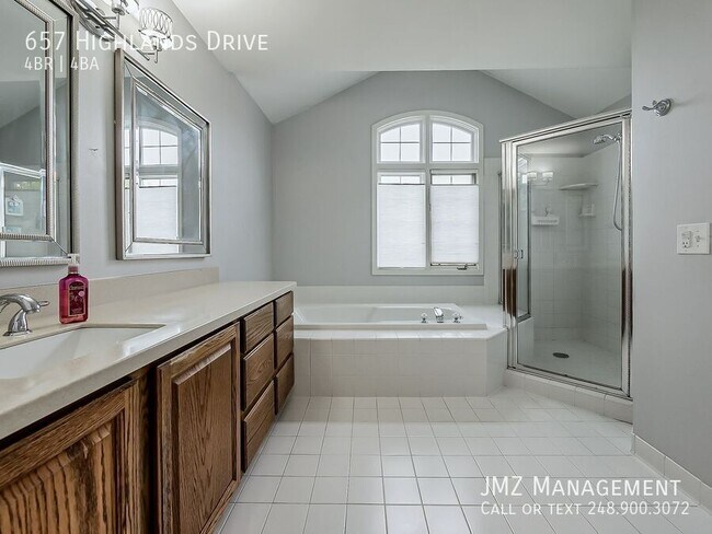 Building Photo - 657 Highlands Dr