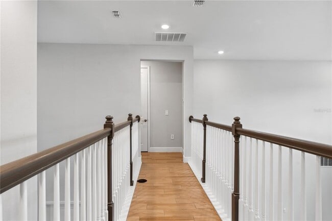 Building Photo - 512 Bellflower Way