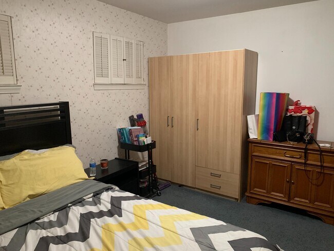 Building Photo - 5800 Edson Ln