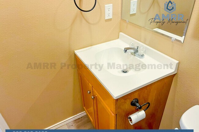 Building Photo - 1301 E 16th St