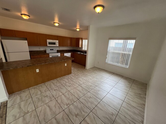 Building Photo - Great 3 Bedroom Home