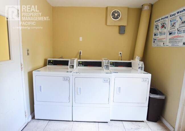 Building Photo - Bright & Spacious 1-Bedroom in Prime Oakla...
