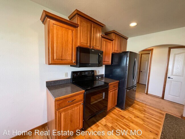 Building Photo - 4 br, 2 bath House - 792 S Hackberry Ave