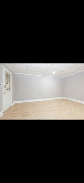 Building Photo - 225 Willow Lake Ln