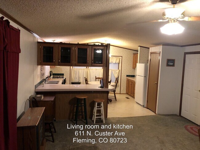 Building Photo - 611 N Custer Ave
