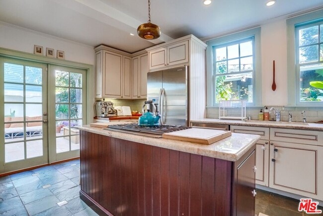 Building Photo - 2154 Willetta Ave N