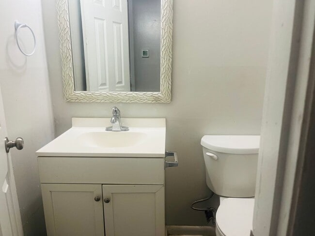 Building Photo - 131 Wall St