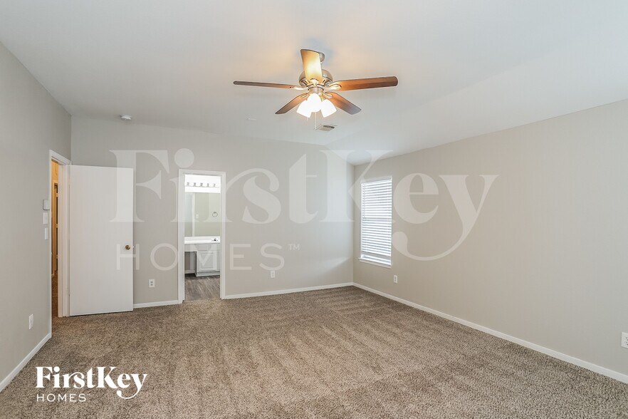 Building Photo - 16318 Autumn Leigh Dr