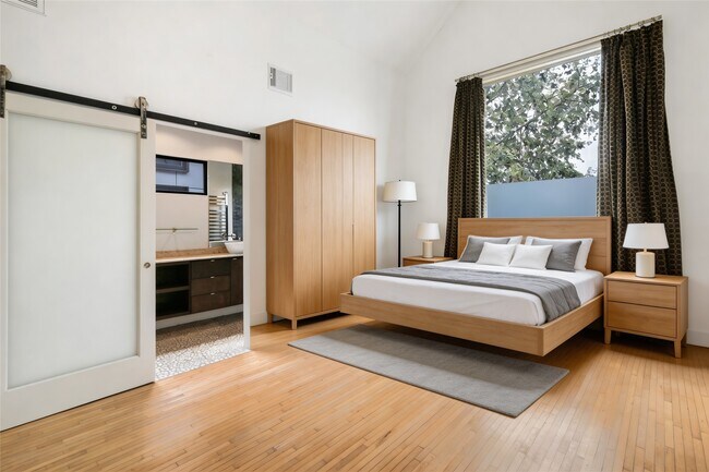 Building Photo - 730 Tulane St