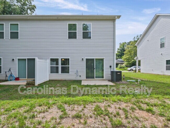 Building Photo - 914 S Battleground Ave