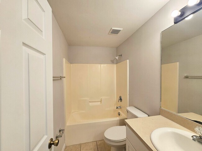 Building Photo - Charming 3-Bedroom Home in Convenient Lehi...