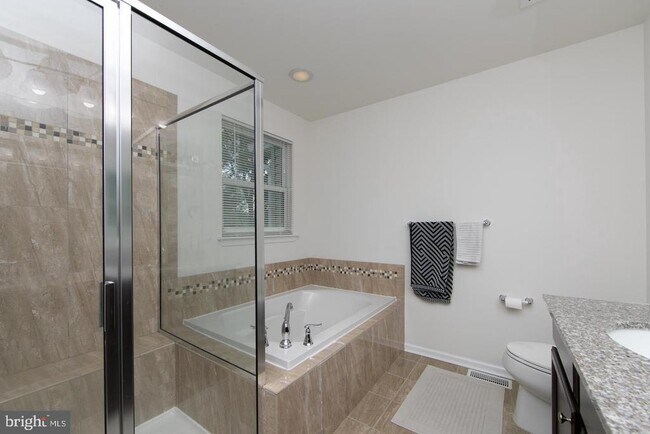 Building Photo - 28 Regency Ct
