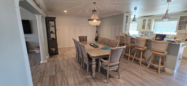 Building Photo - 1801 El Rio Dr