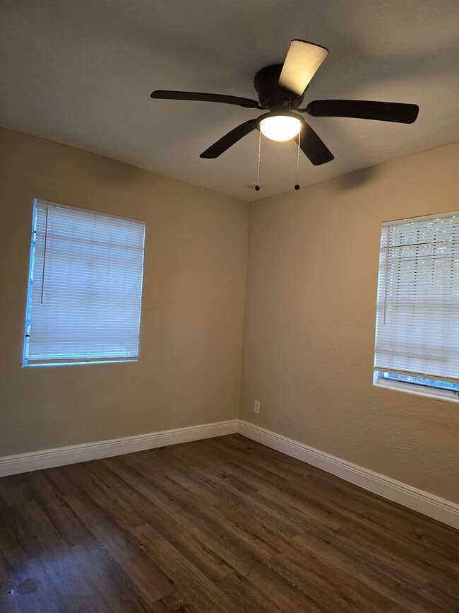 Building Photo - 1152 W 22nd St