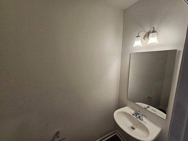 Building Photo - Beautiful Townhome in Concord! Great schools!