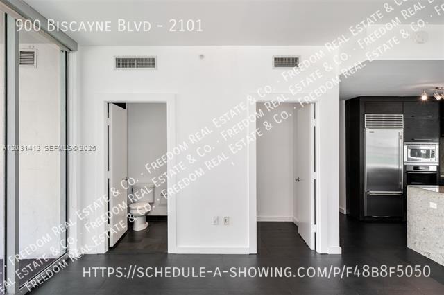 Building Photo - 900 Biscayne Blvd
