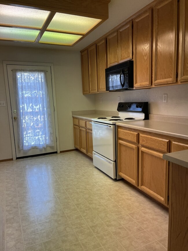 Building Photo - 1029 Courtyard Dr