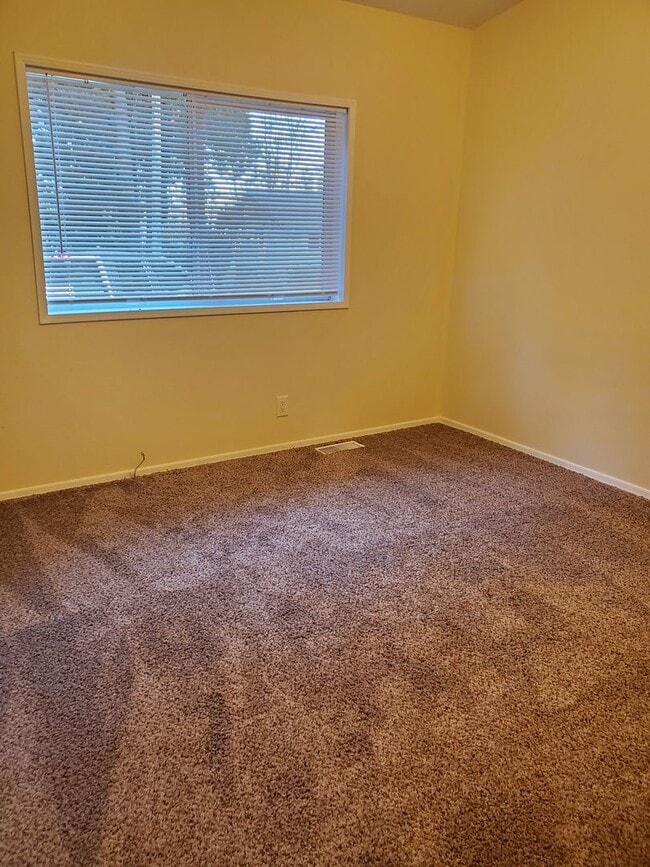 Building Photo - Spacious 3 Bd., 2 Ba near Blaine State Park