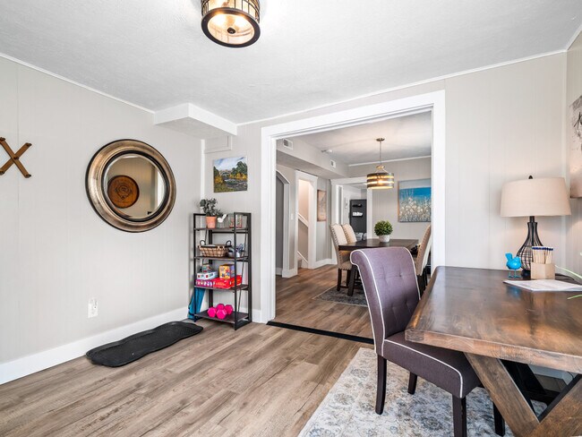 Building Photo - 971 Hayes Ave